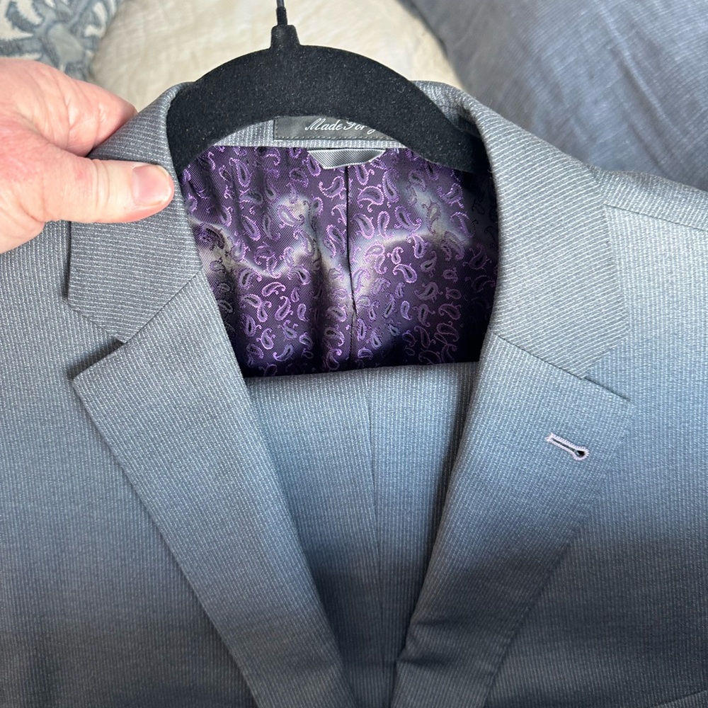 Sophisticated Gray Suit with Cosmic Lining and Classic Lapel